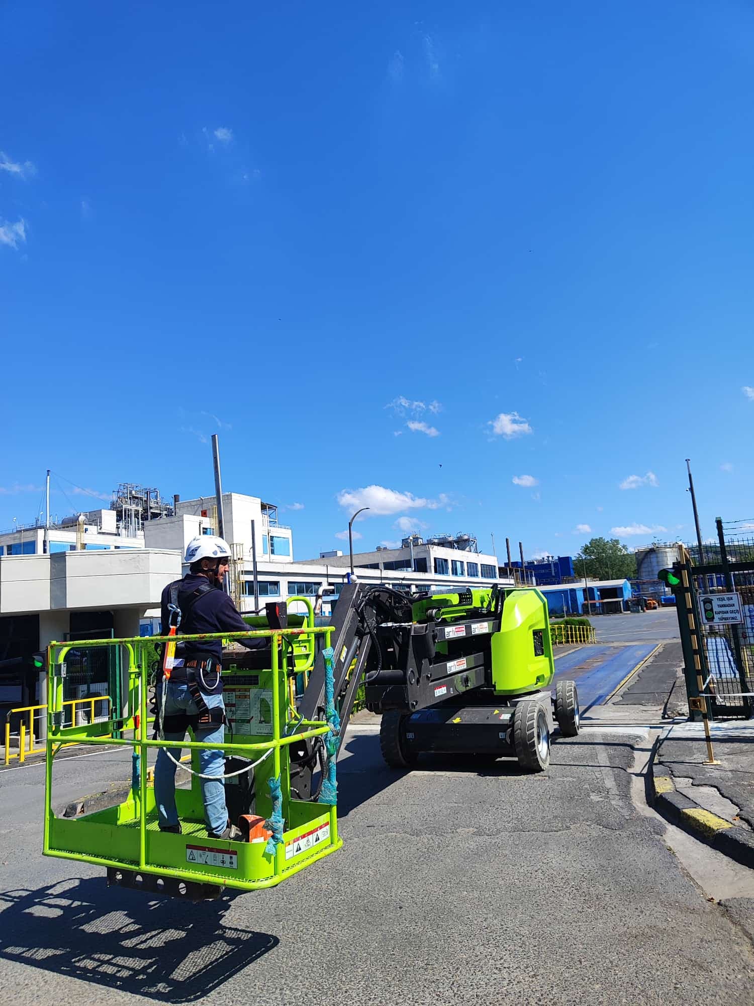 Gaziantep OSB Tekstil ve Gıda Sanayi Manlift Kiralama saha detayı